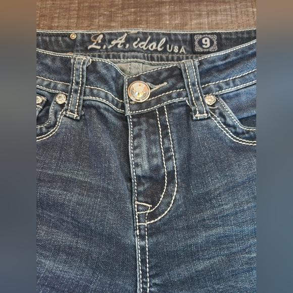 L.A Idol Denim Cropped Capris - Picture 8 of 12